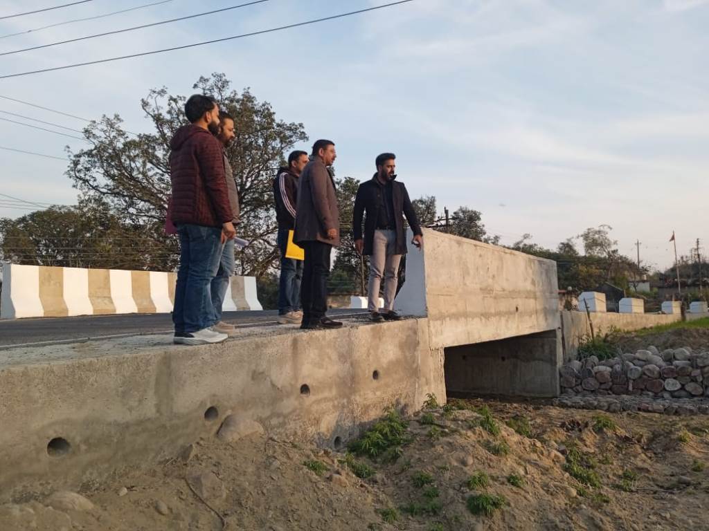 Inspection of Flood Protection Works Worth Rs 2559 Crore Under SDRF in Haroli Water Resources Division